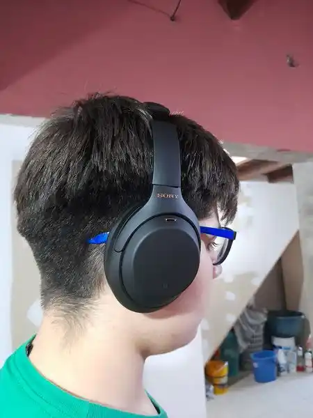 Gracias a una rifa compraron los auriculares que necesita un adolescente de Gualeguaychú con Asperger