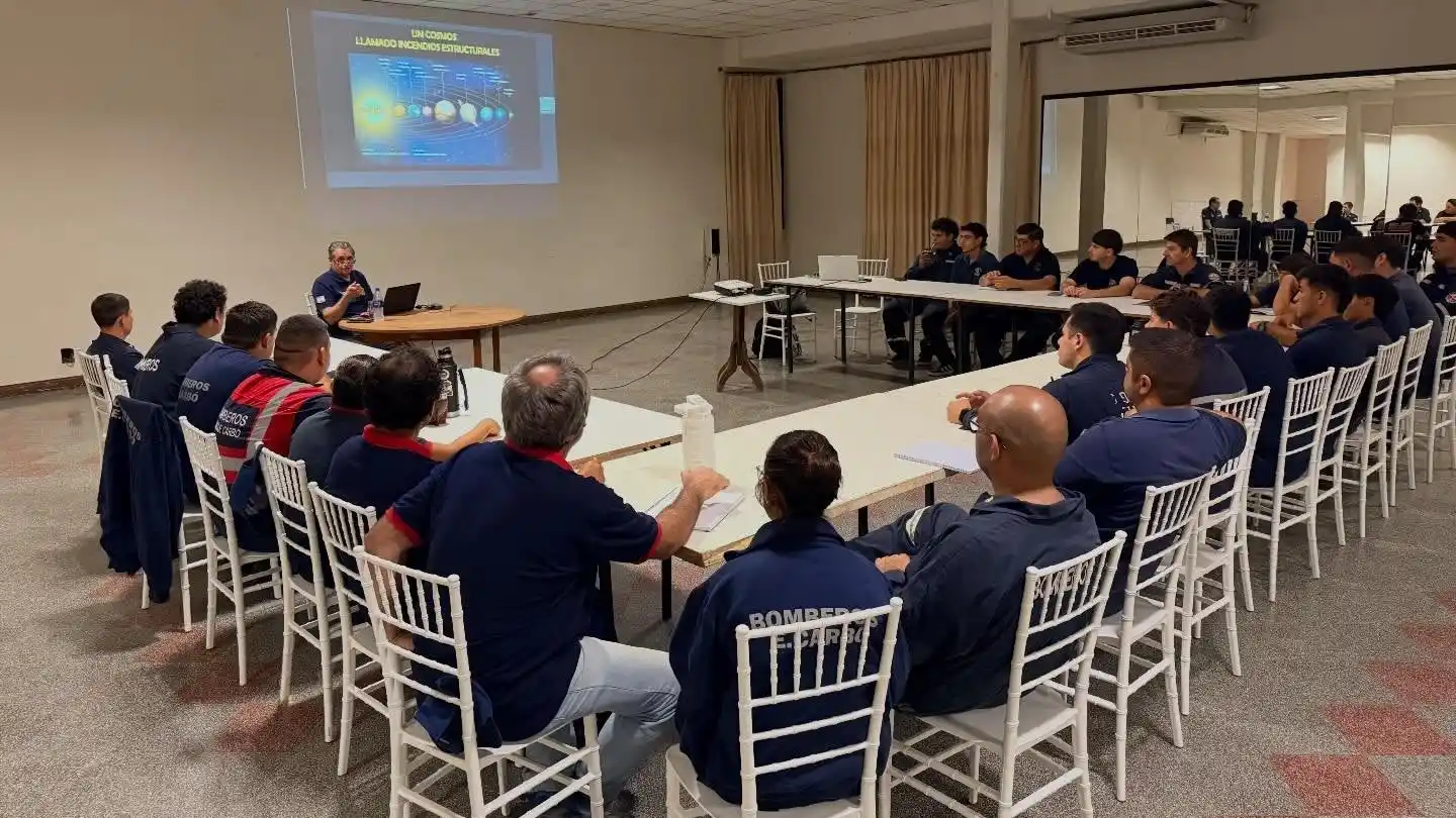 Bomberos Voluntarios iniciaron un programa de capacitación en incendios estructurales con alcance regional