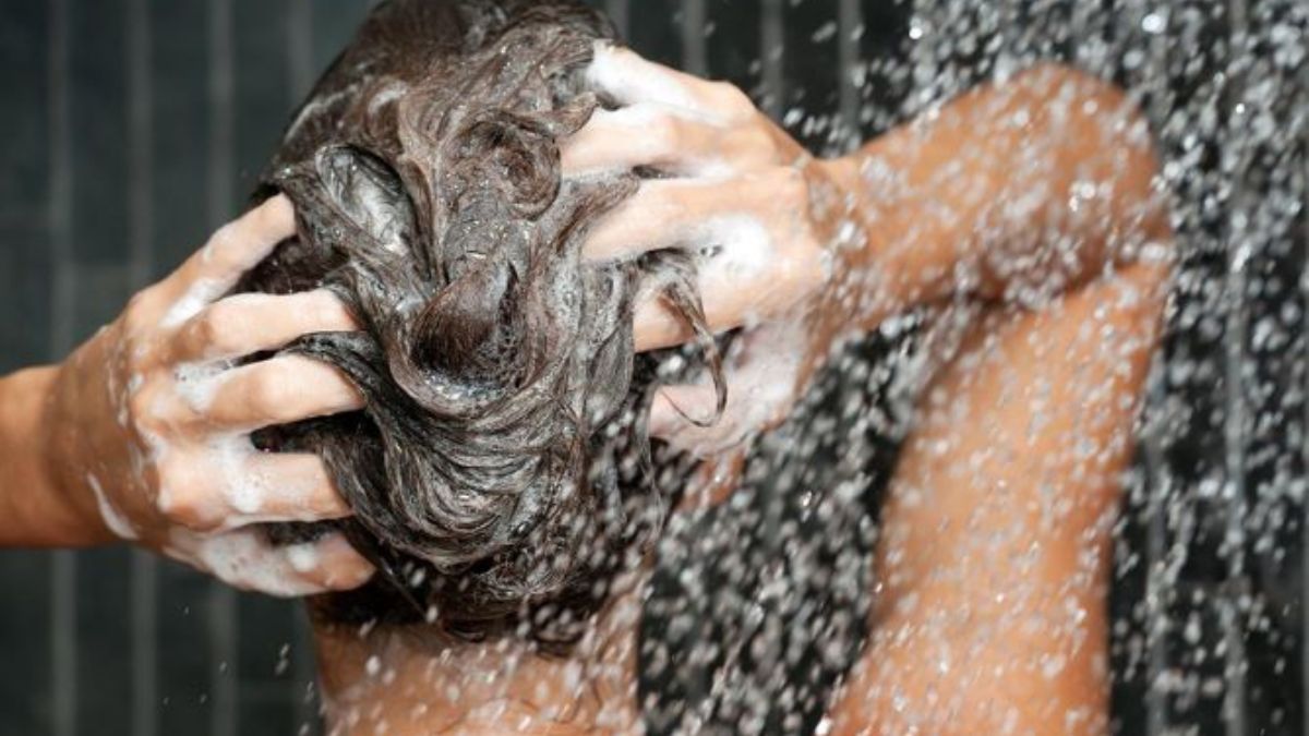 ¿Lavar el cabello con frecuencia lo hace más grasoso?
