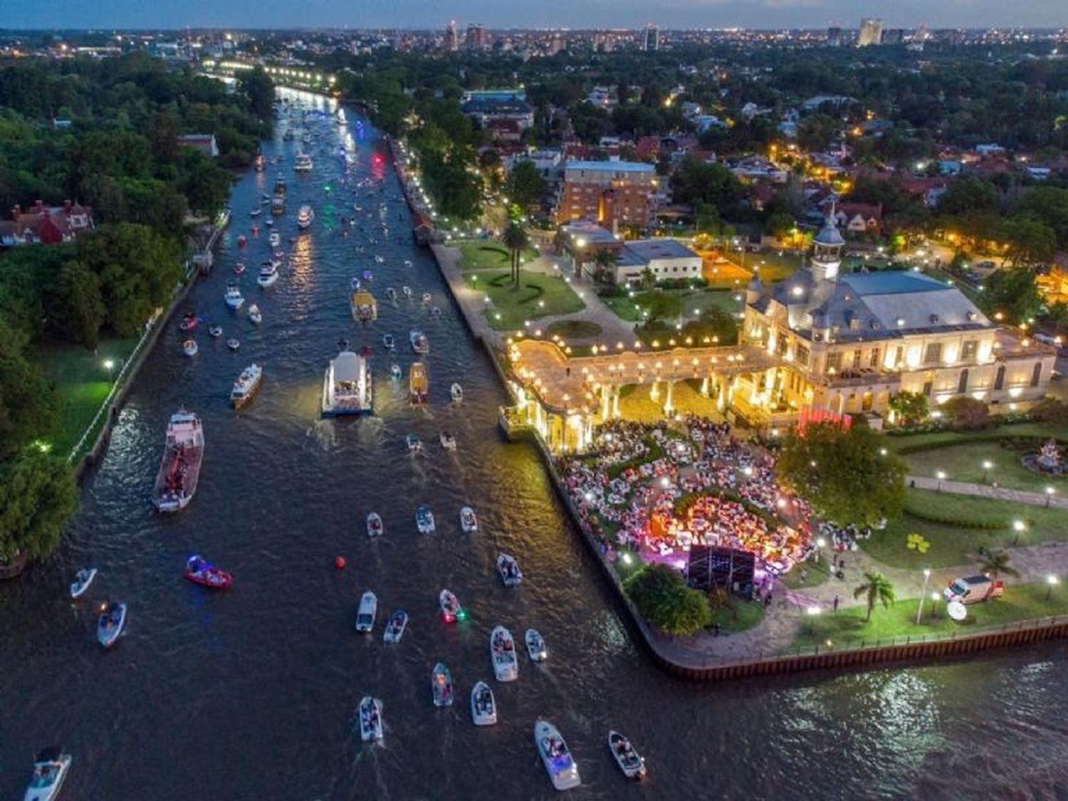 Día de la Virgen: La tradicional e histórica procesión náutica de Tigre recorrerá esta noche el Río Luján