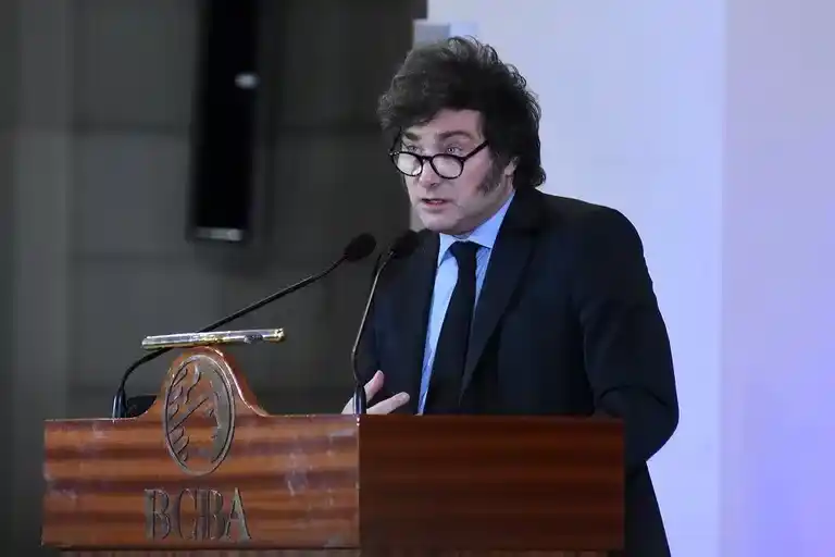 “Con los degenerados fiscales queriendo gastar como locos, el mercado nos pasó la factura“, sostuvo.