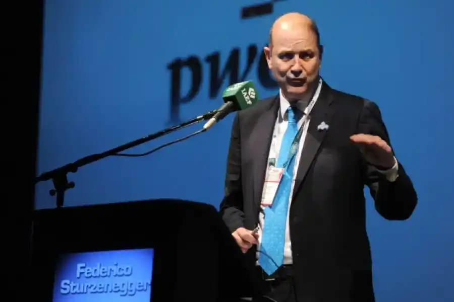 Federico Sturzenegger a empresarios: "La obra pública no vuelve más"