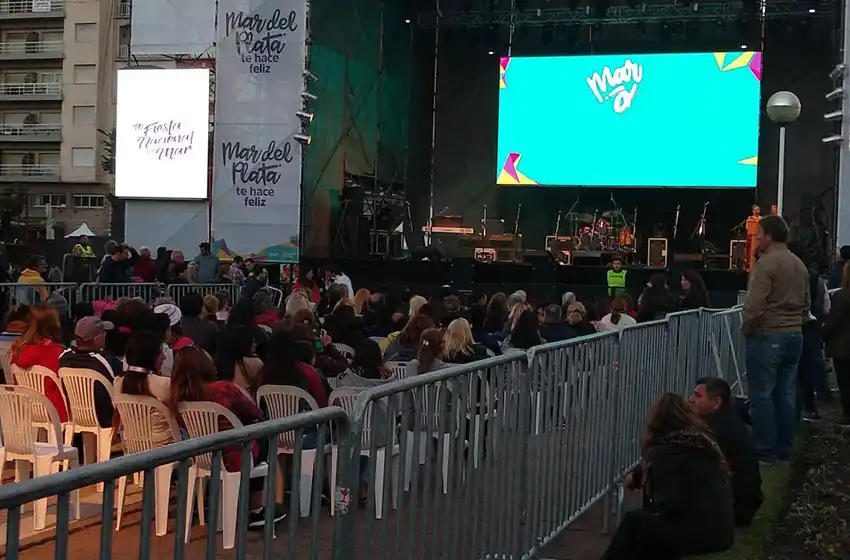 Comenzó la Fiesta Nacional del Mar con espectáculos en Plaza Colón