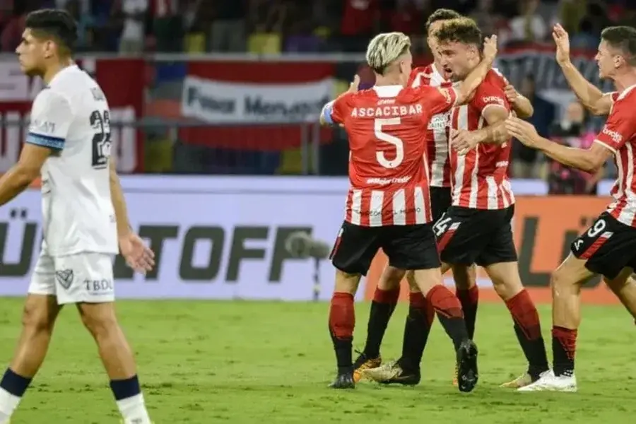 Estudiantes ganó el Trofeo de Campeones tras golear a Vélez en Santiago del Estero