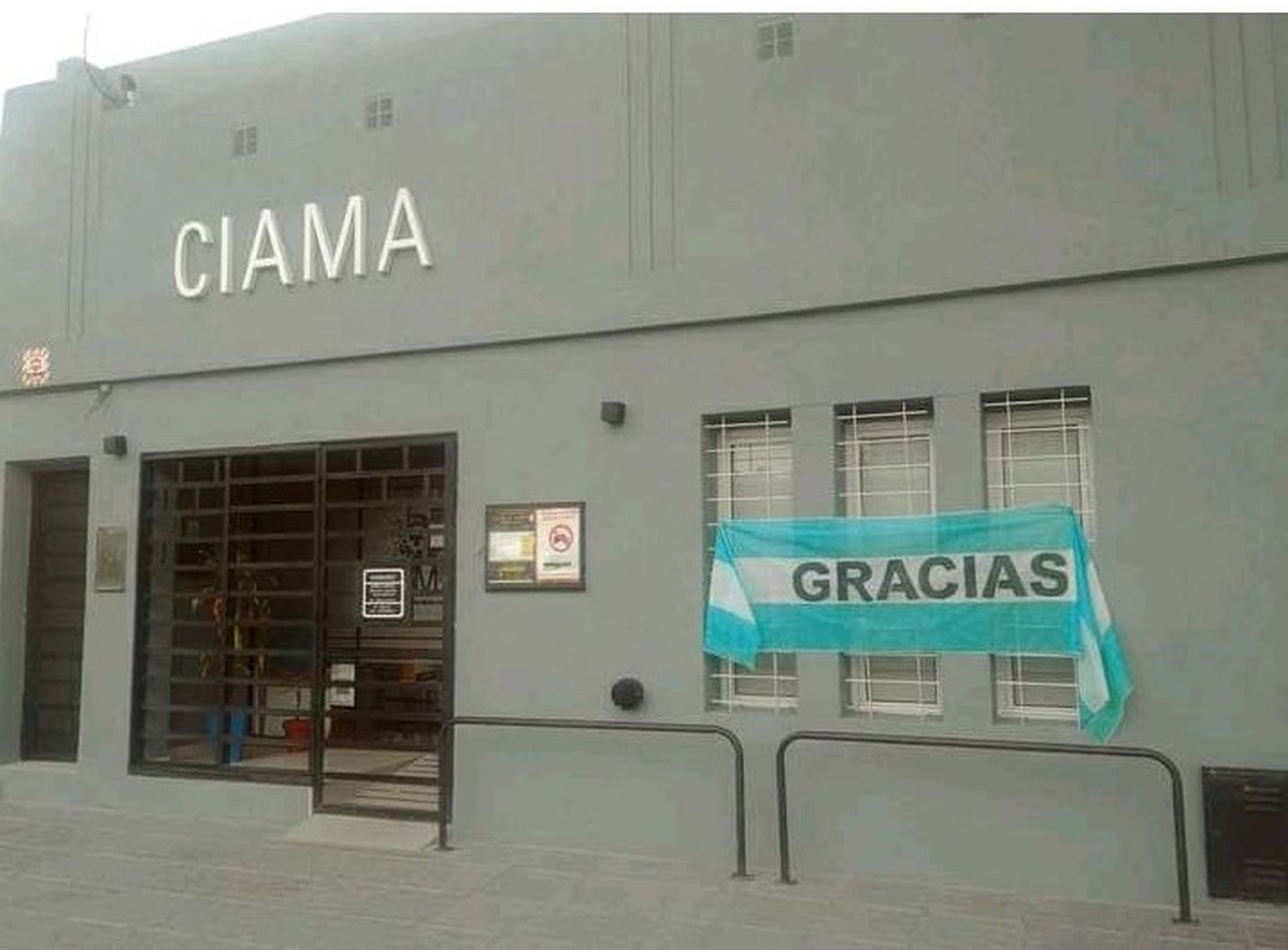 Agradecieron con banderas argentinas