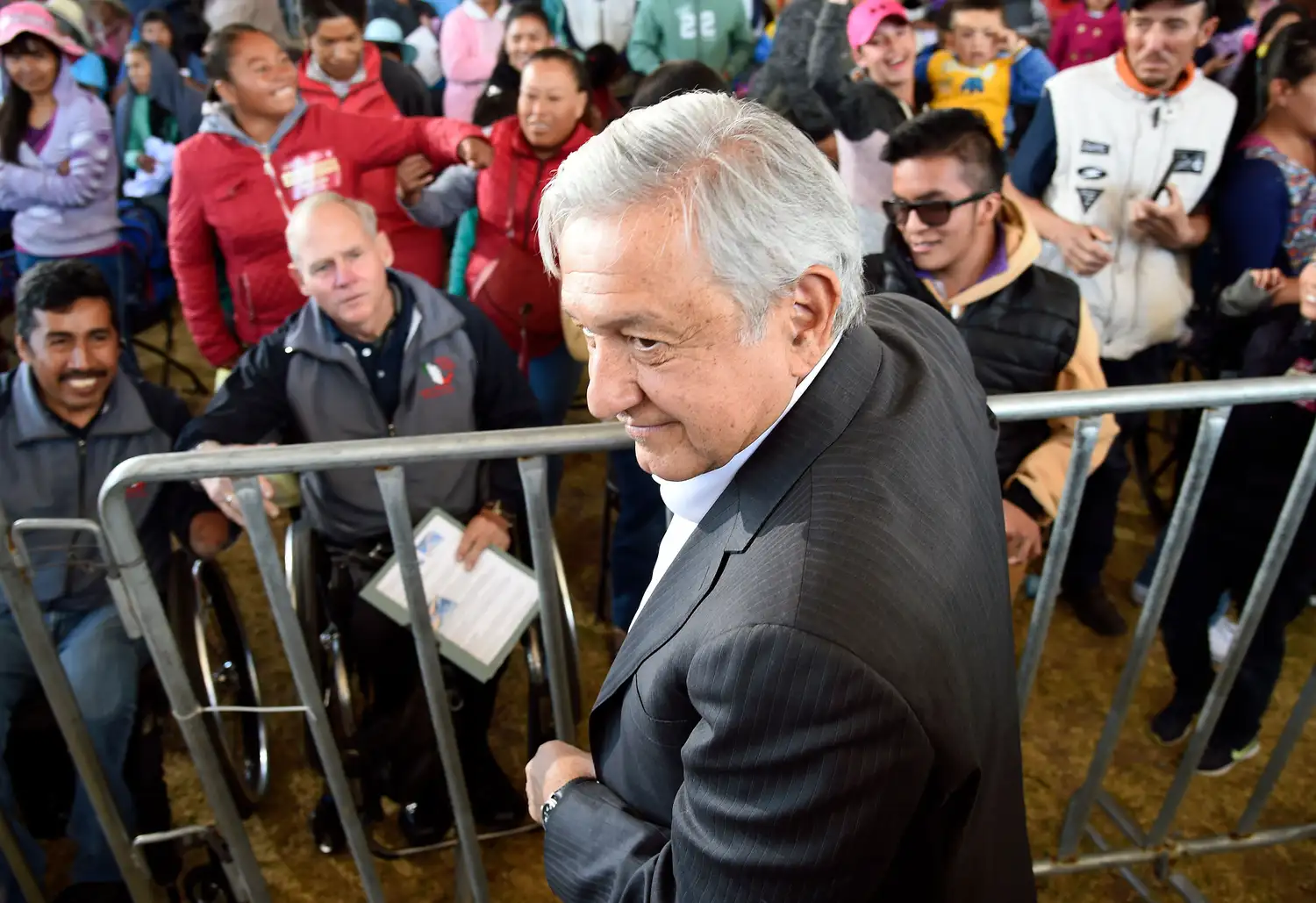 López Obrador lanzó un plan de ayuda social
