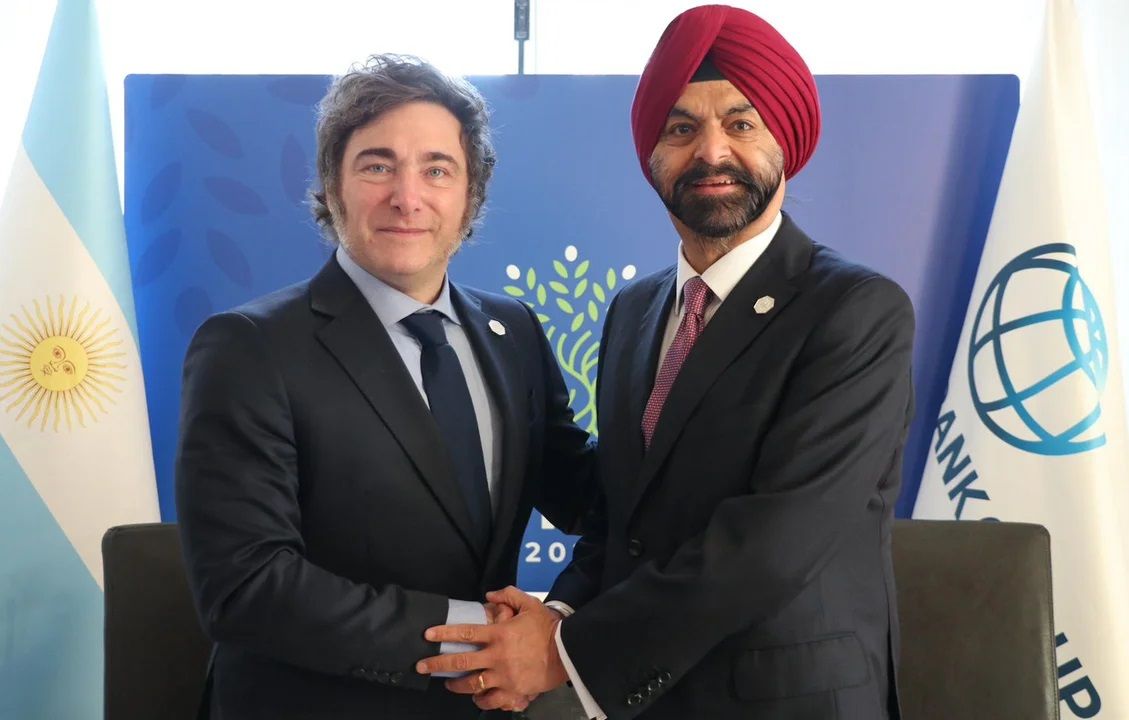 El presidente Javier Milei junto al presidente del Banco Mundial, el empresario Ajay Banga.