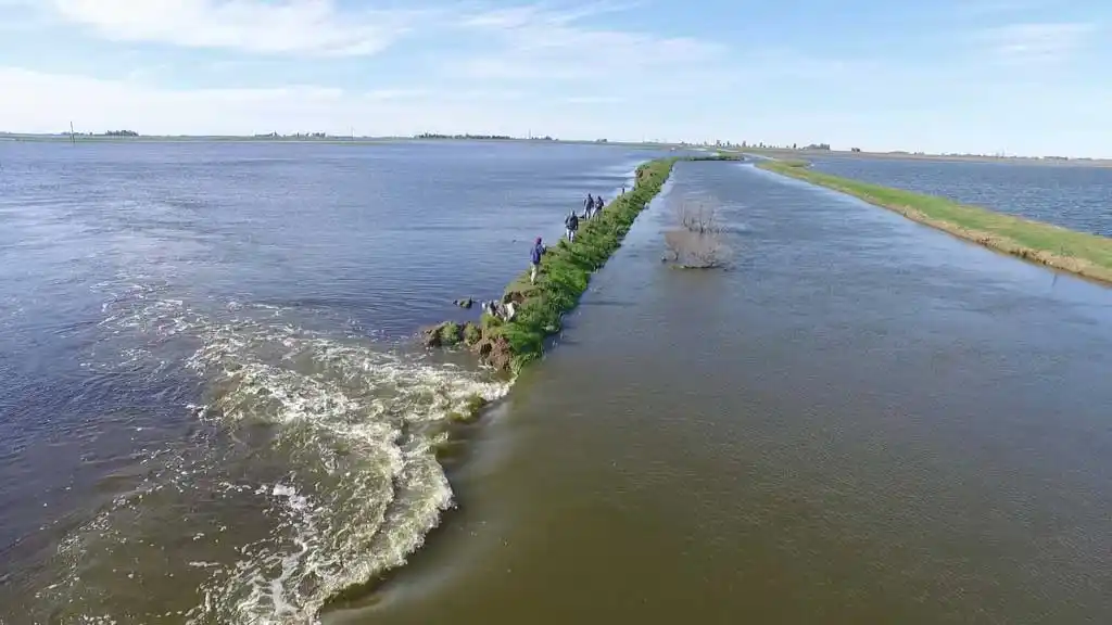 Trenque Lauquen: Se rompió una defensa y Girodías volvió a complicarse con el agua