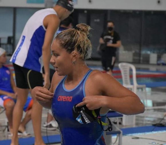 Candela Raviola fue operada con éxito y cuenta los días para volver a nadar