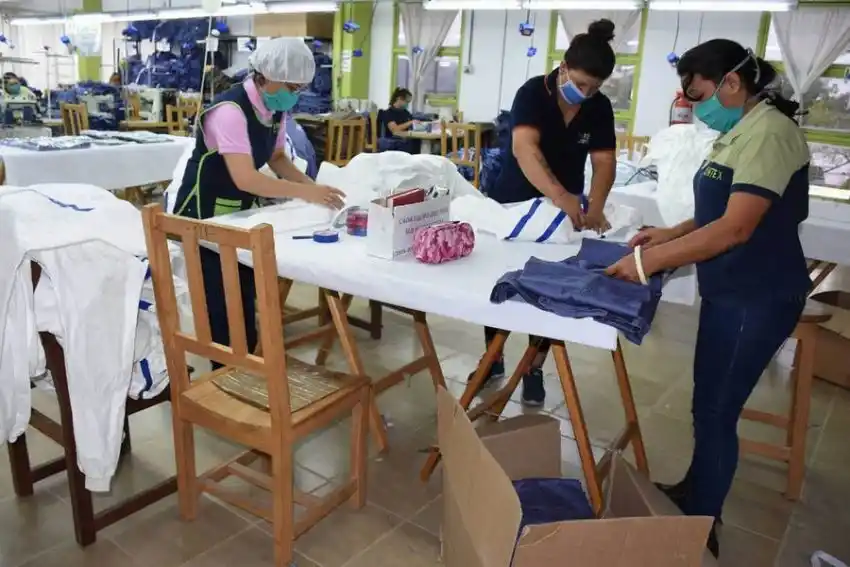 Cosenza afirmó que “tener producción textil local fue una decisión política del gobernador”