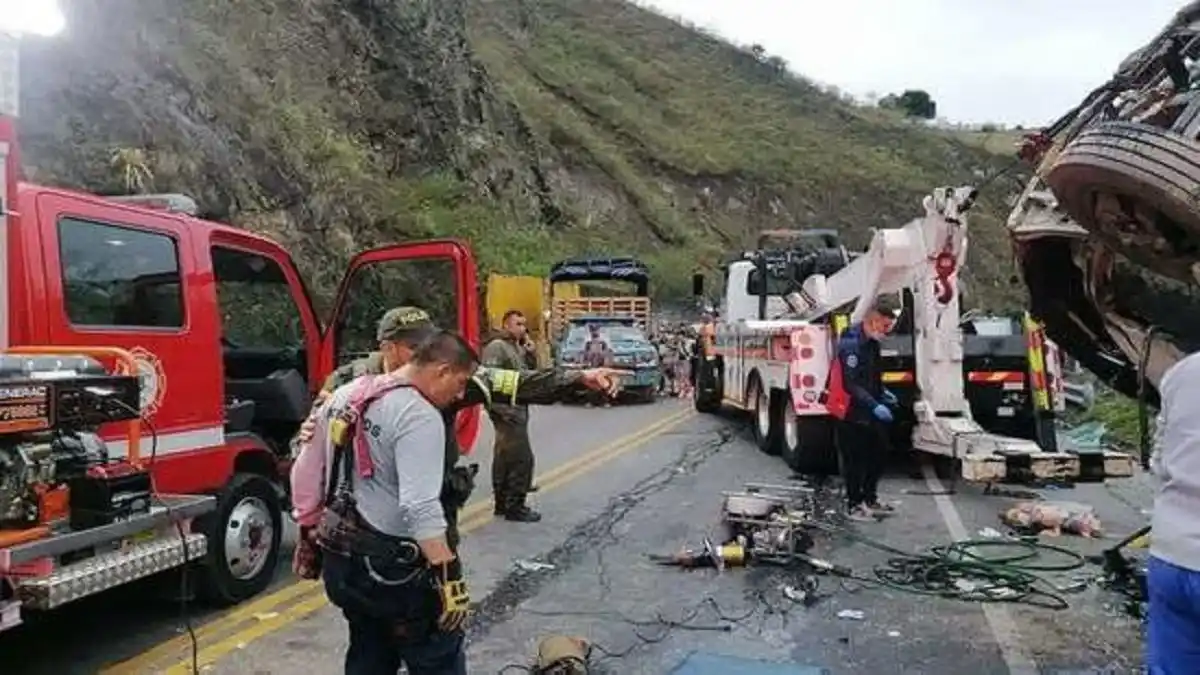 CHOQUE MÚLTIPLE en Brasil deja 6 muertos: casi todos eran vehículos de carga