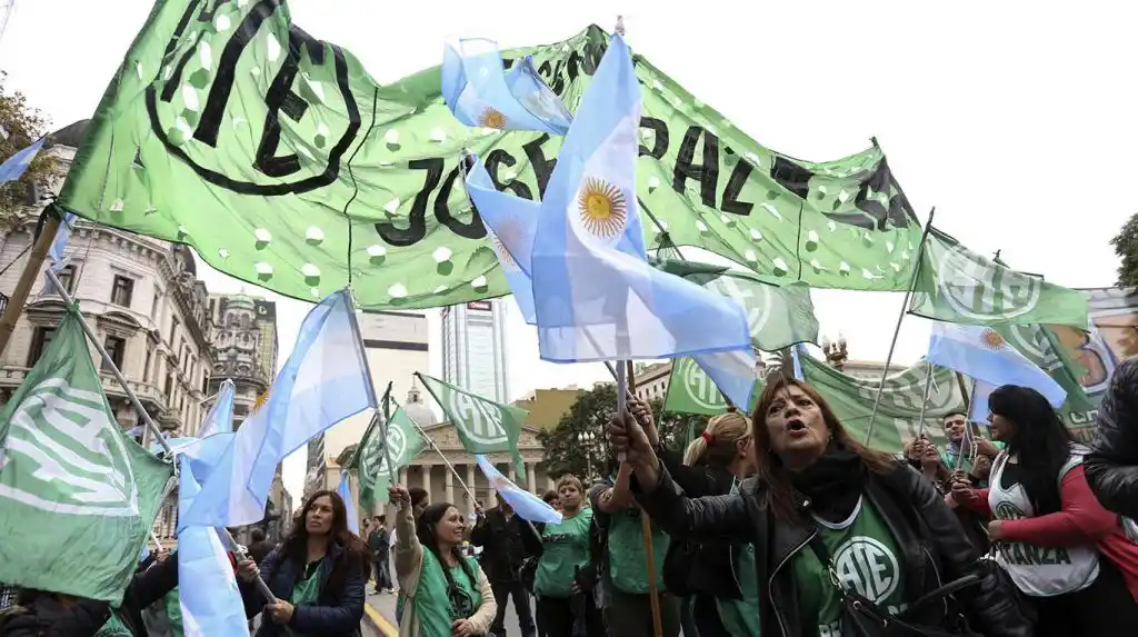 Se oficializó el aumento a estatales bonaerenses