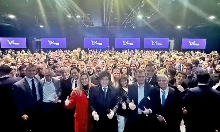 Milei convocó a los gobernadores y armará una mesa política con Karina, Francos y Menem