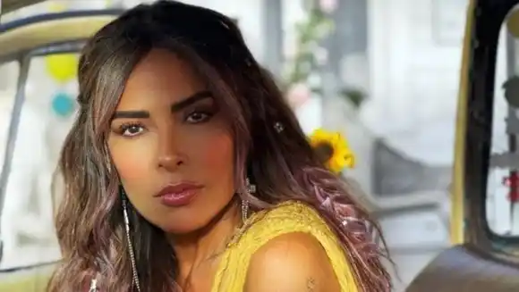 ¡LE DEDICÓ UN CORAZÓN TRICOLOR! Gloria Trevi pidió paz para Venezuela