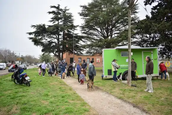 Quirófano Móvil se instalará en plaza La Barraca: bromatología brindó atención clínica en el barrio La Noria