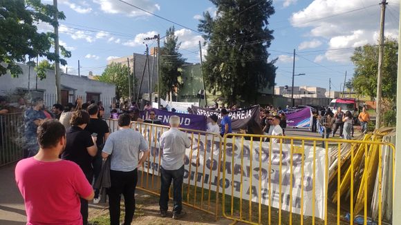 Karina Milei en La Plata: fuerte operativo de seguridad y las imágenes de la militancia esperando la llegada del "Jefe"