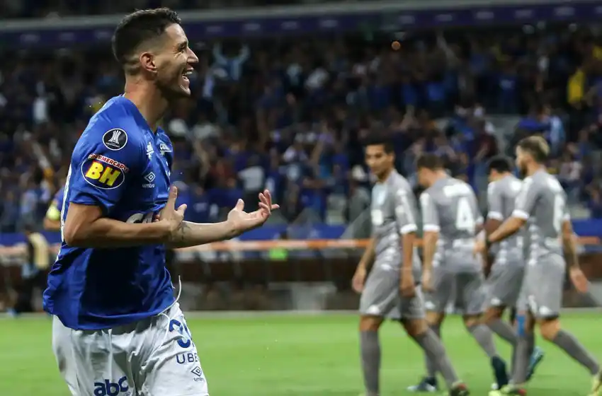 La Academia perdió y quedó segundo en el grupo