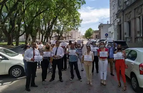 Nueva protesta de trabajadores judiciales: En Paraná marcharon alrededor de Casa de Gobierno