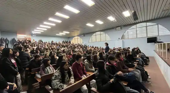 Más de 250 jóvenes son parte del Curso Introductorio a la Vida Universitaria de la Facultad de Económicas