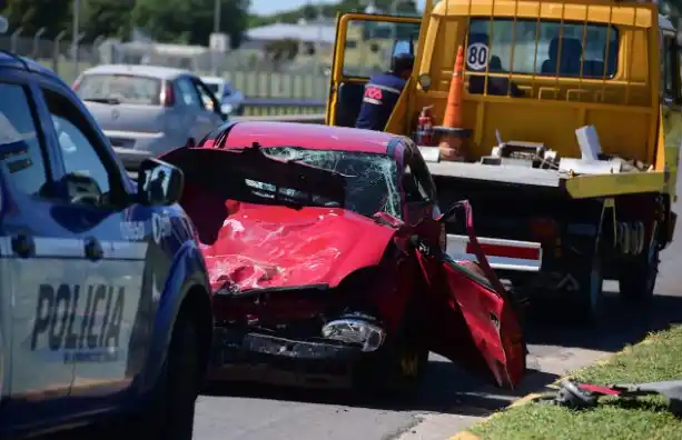 Uno de los autos que intervino en la picada mortal