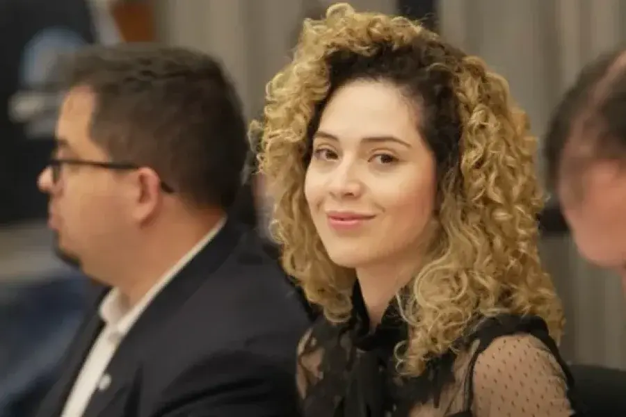 Arrieta filtró proyectos de ley de diputados libertarios que buscan liberar a genocidas