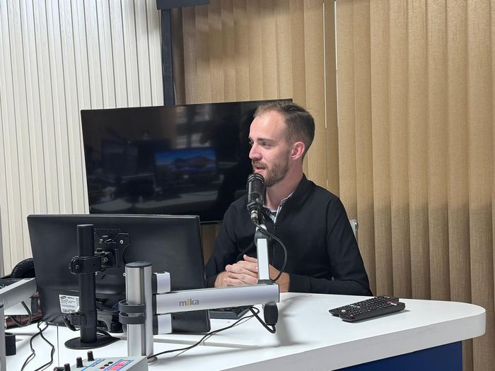 Bryan J. Mayer estudio radio rafaela - 2