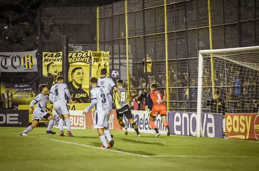 Alvarado no pudo bajar al puntero