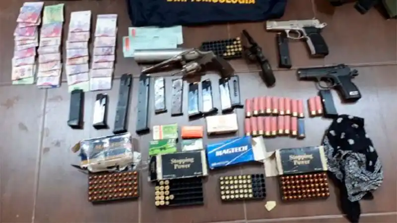 Detuvieron a cinco personas tras allanamientos por drogas