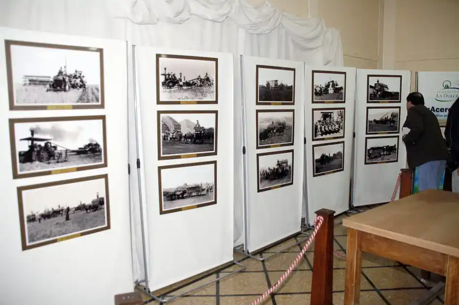 Muestra de trabajos premiados en varios certámenes literarios
