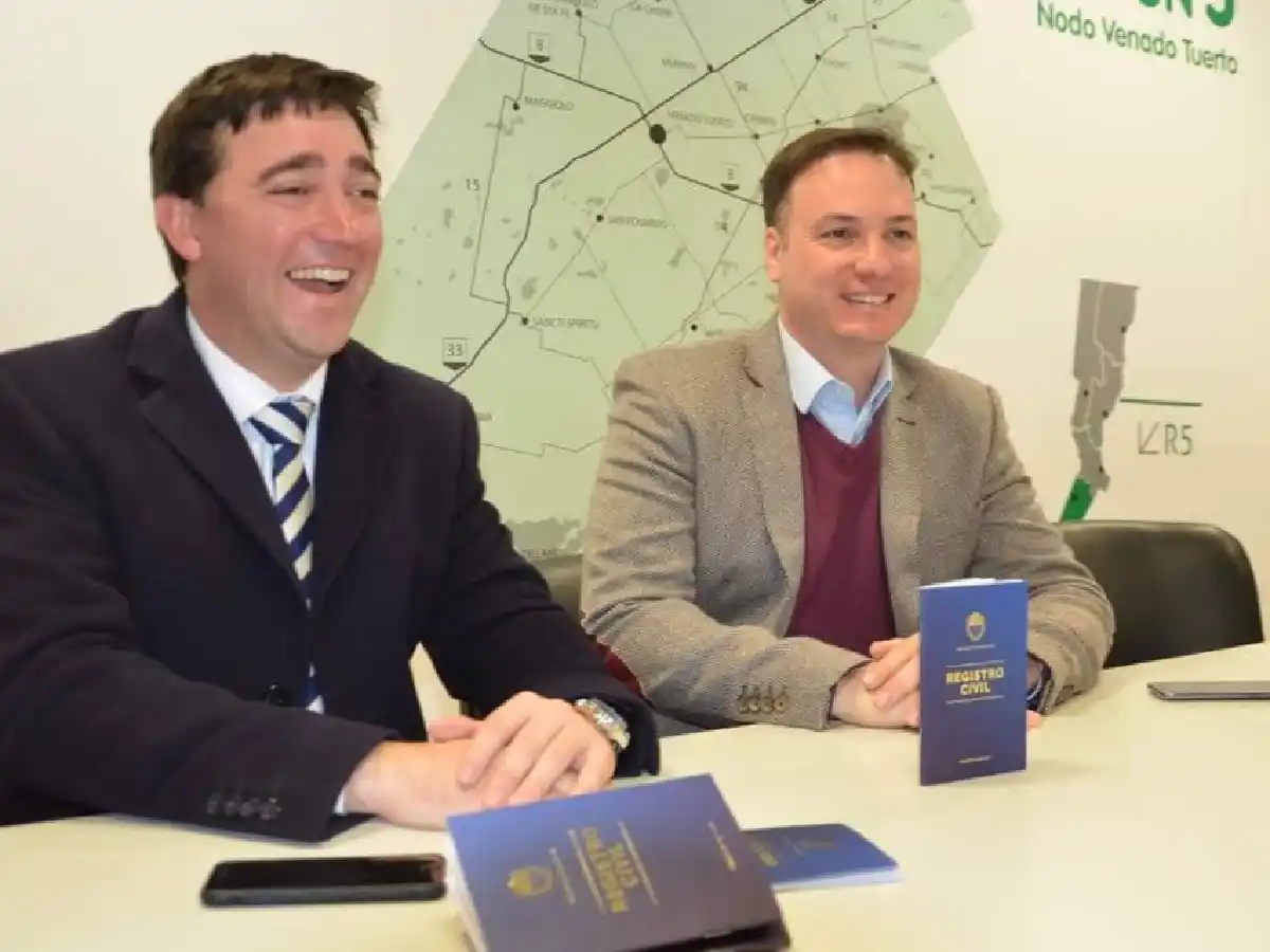 Santa Fe presentó nuevo diseño  de la libreta de matrimonio con lenguaje inclusivo    