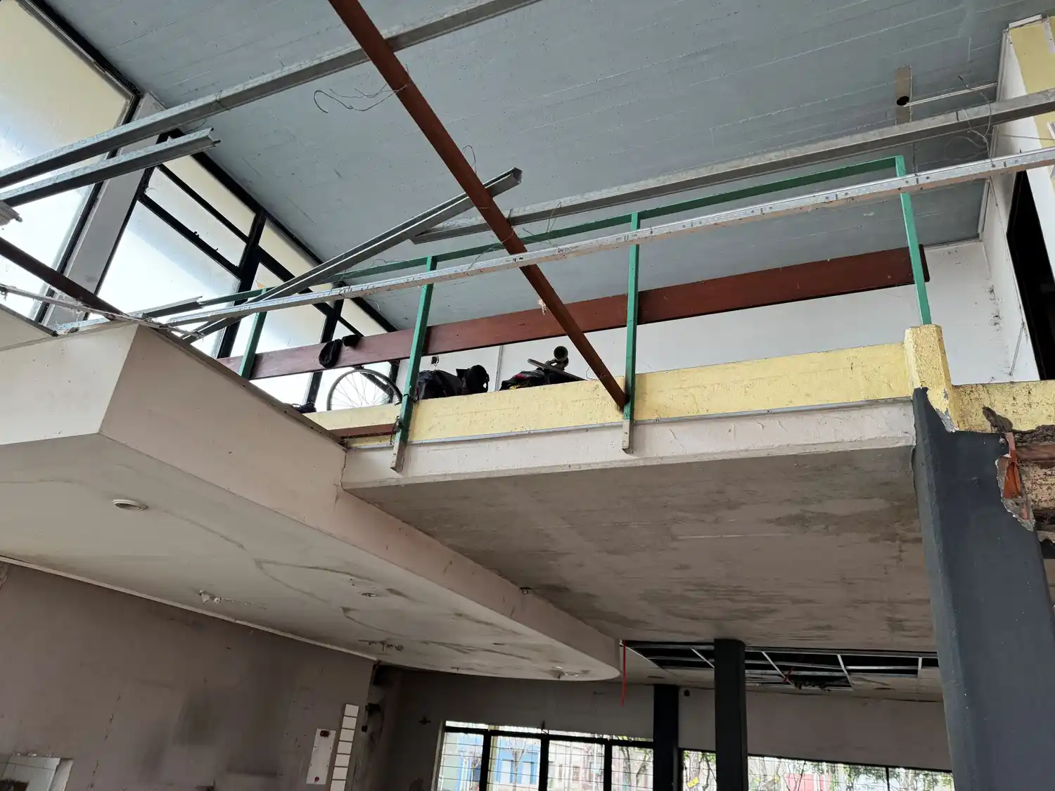 otro cuarto de okupas vieja terminal