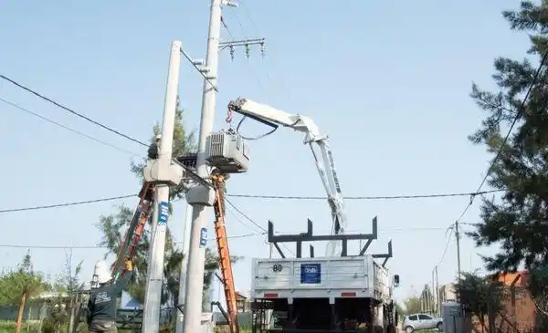 Los vecinos de Ensenada estuvieron sin luz durante todo el fin de semana y estallaron contra Edelap