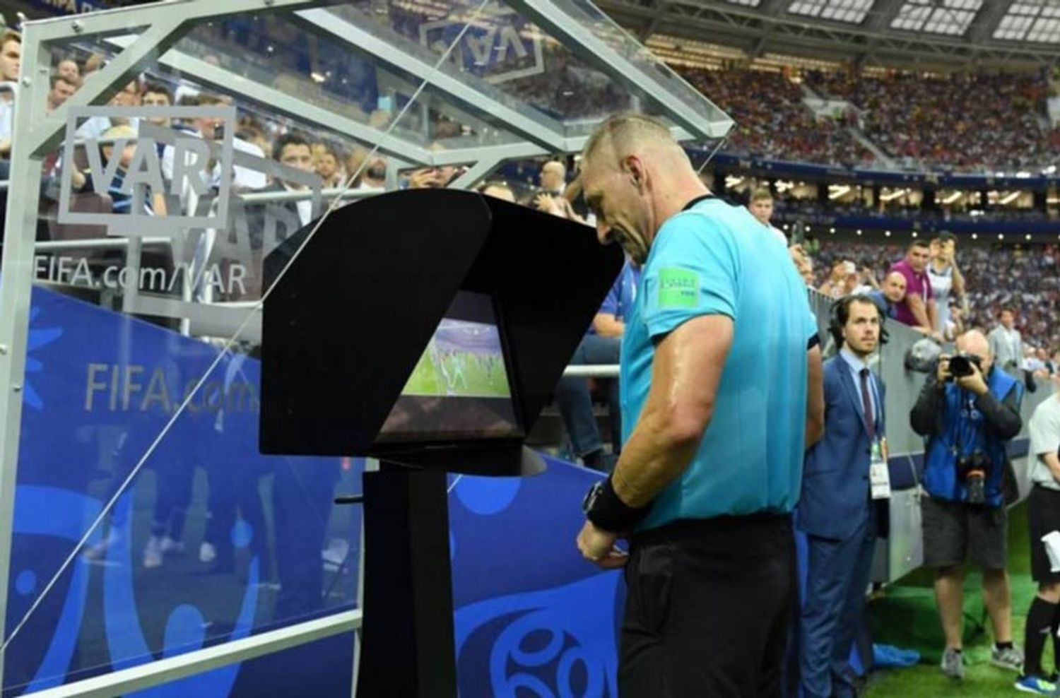 La hora de la tecnología: el VAR desembarcará este jueves en el fútbol argentino