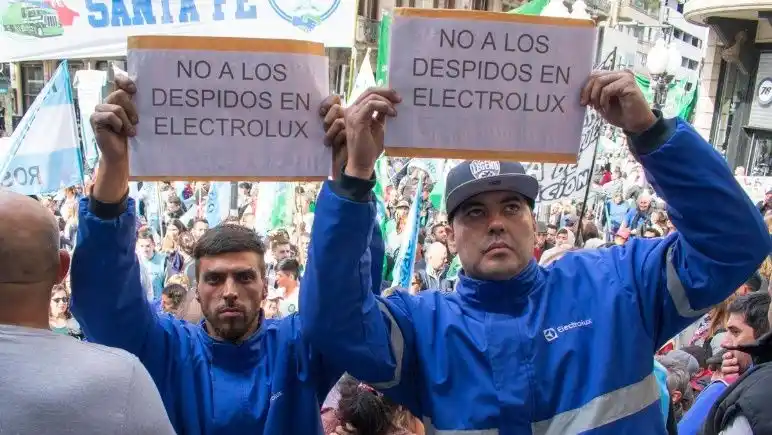 La justicia ordenó la reincorporación de los trabajadores de Electrolux