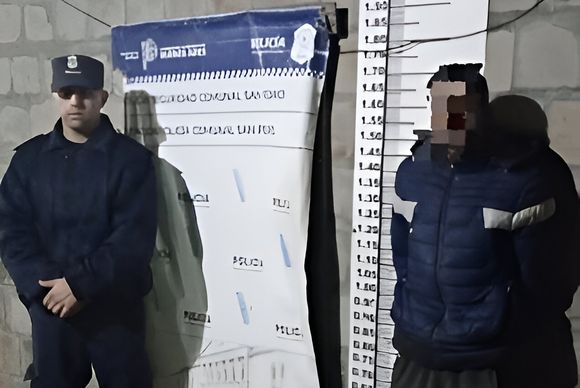 Quiso robar objetos del interior de un auto y lo detuvieron