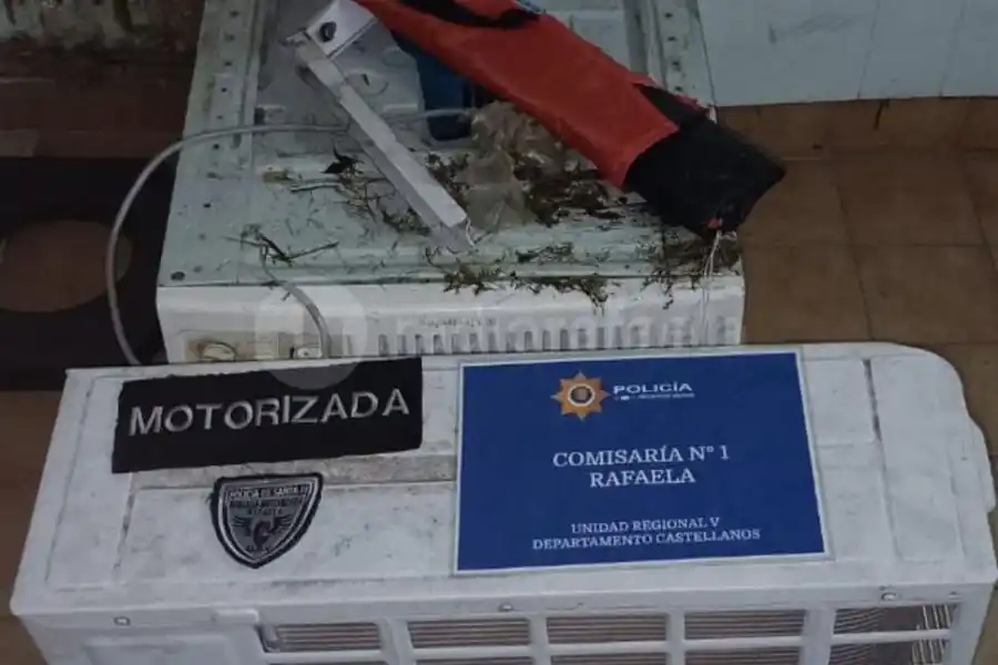 Intentaron robar un acondicionador de aire, pero no llegaron muy lejos