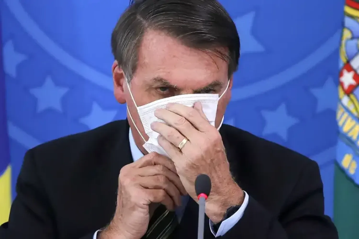 Brasil: aseguran que los registros de vacunación de Bolsonaro son falsos