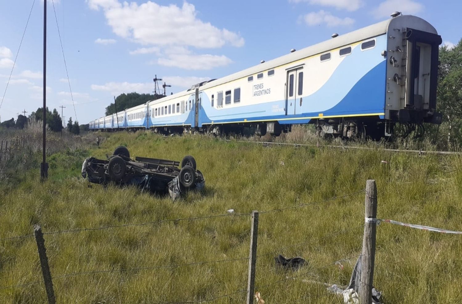 Muere un hombre al ser arrollada su camioneta por el tren