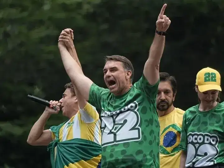 Flávio Bolsonaro.