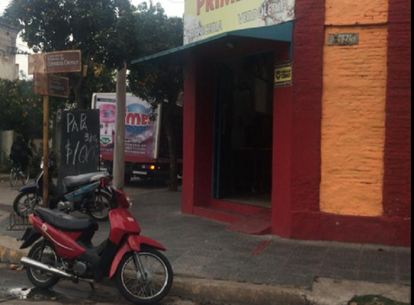 Quiso robar en un supermercado chino y la propietaria la retuvo hasta que llegó la Policía