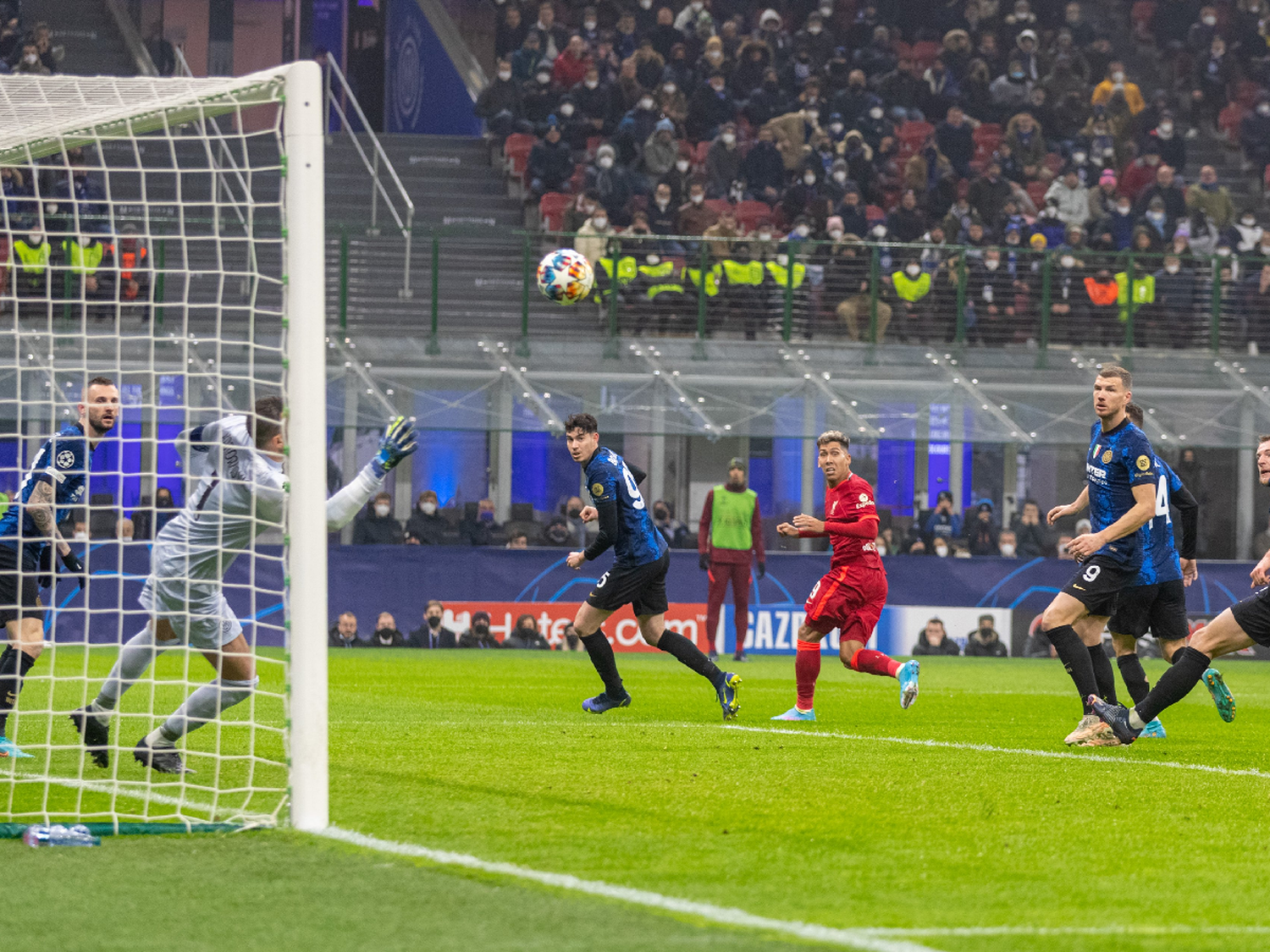 Liverpool festejó en Milán y complicó a Inter