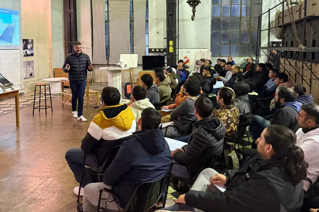 La Municipalidad de Rafaela inició el curso de colectores solares y paneles fotovoltaicos.