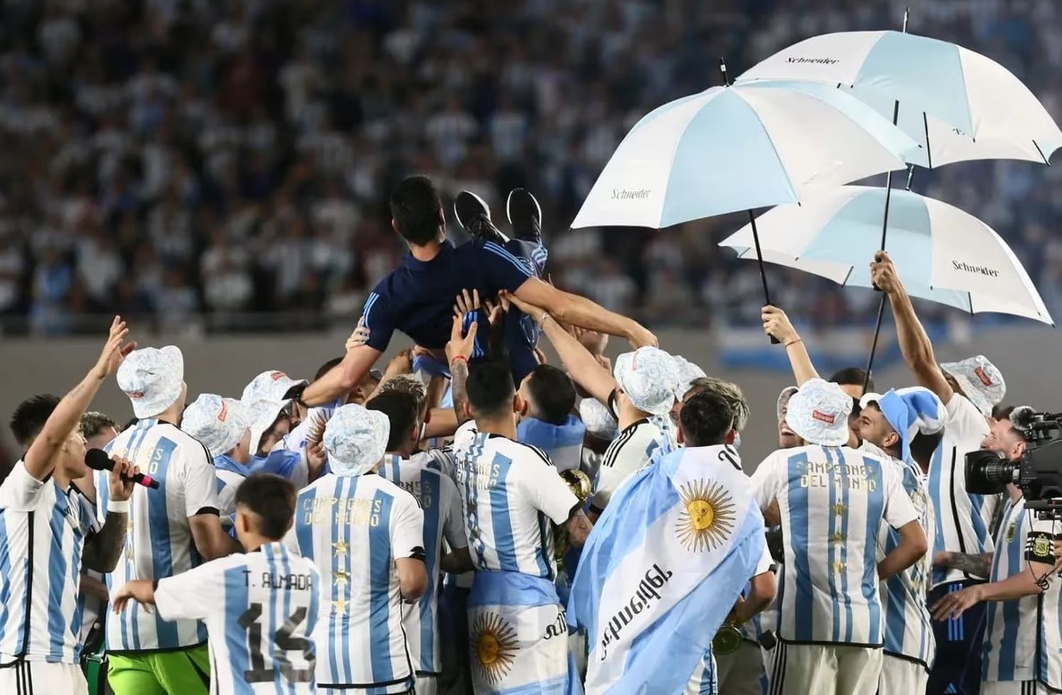 Lionel Scaloni rompió en llanto y le habló a los argentinos: "Todo esto fue por y para ustedes"