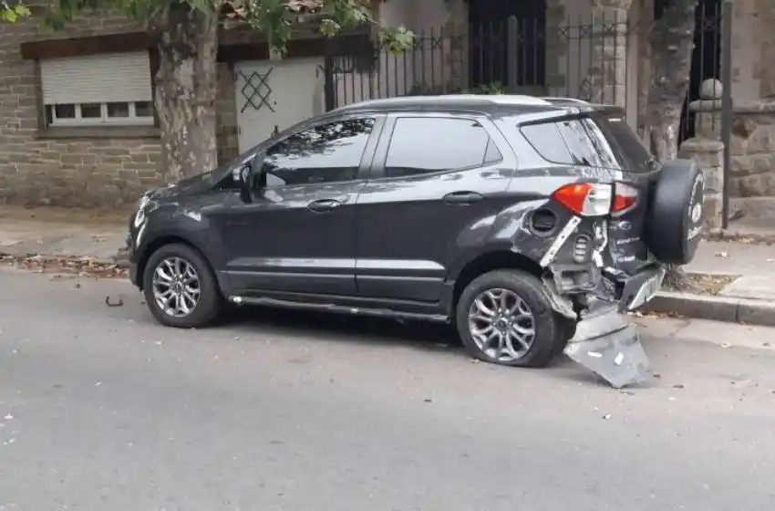 Conducía alcoholizado y embistió a una camioneta por detrás