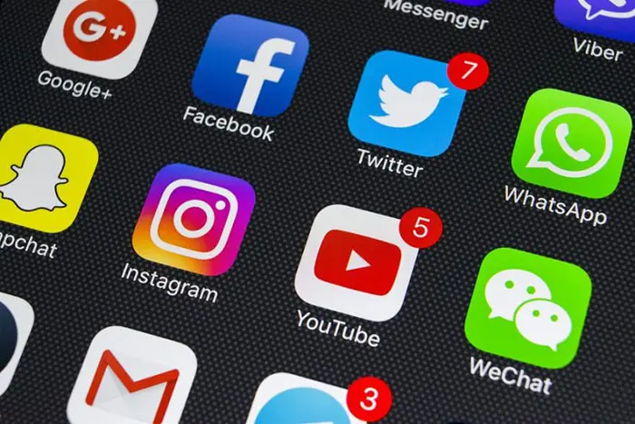 Sobre la terrible peligrosidad de las muy presentes redes sociales