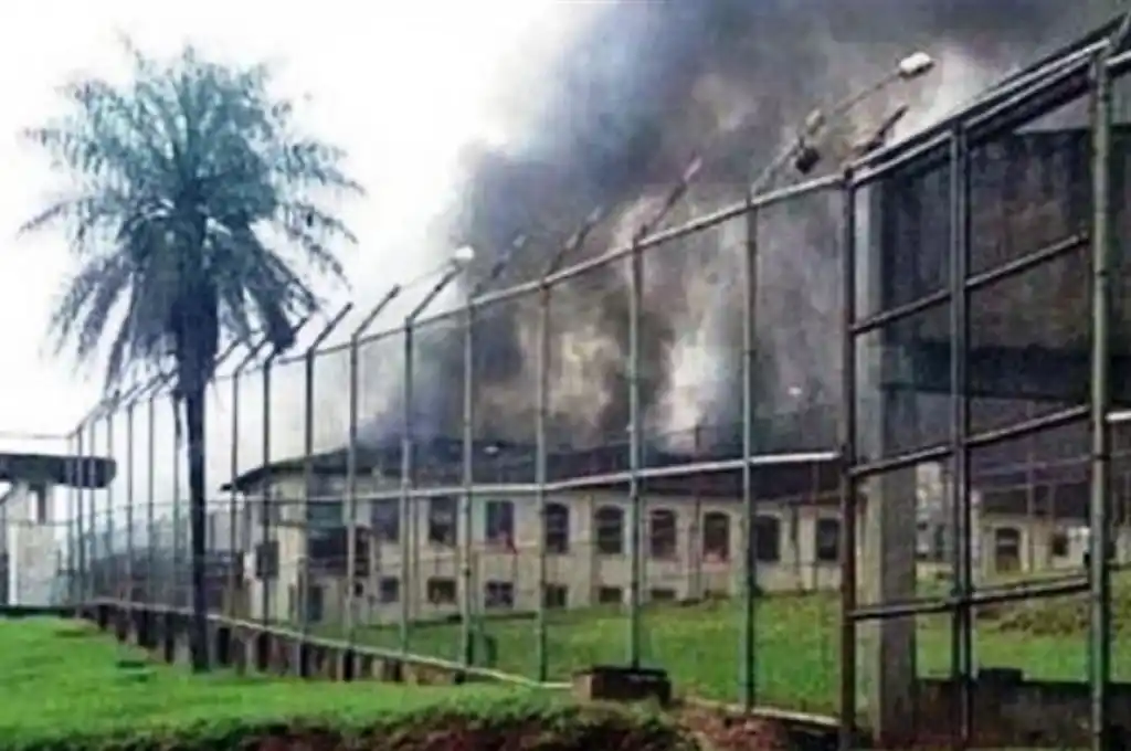 Tres presos muertos y más de 40 heridos tras un incendio en una cárcel de Brasil