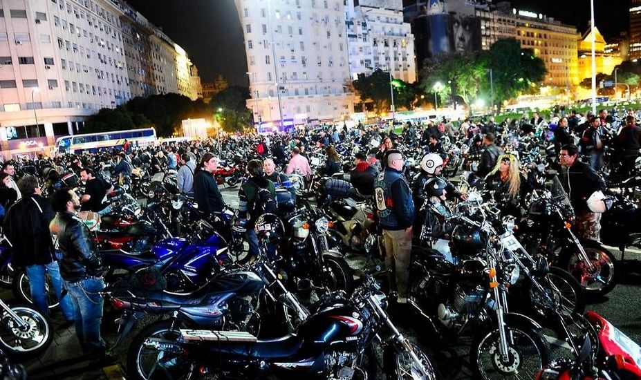 Piquete de motoqueros contra medida de Scioli en pleno centro porteño