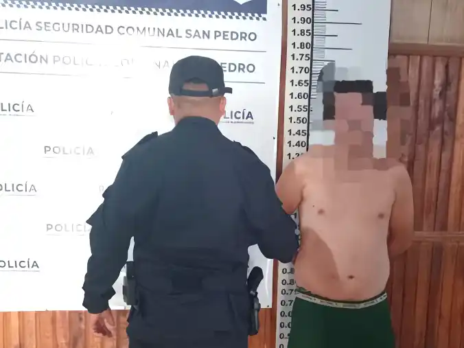 El agresor fue aprehendido y trasladado a la Comisaría.