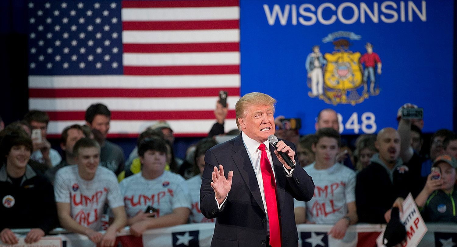 TRUMP EN LA BOCA DEL LOBO, visita Wisconsin y justifica exceso de la Policía