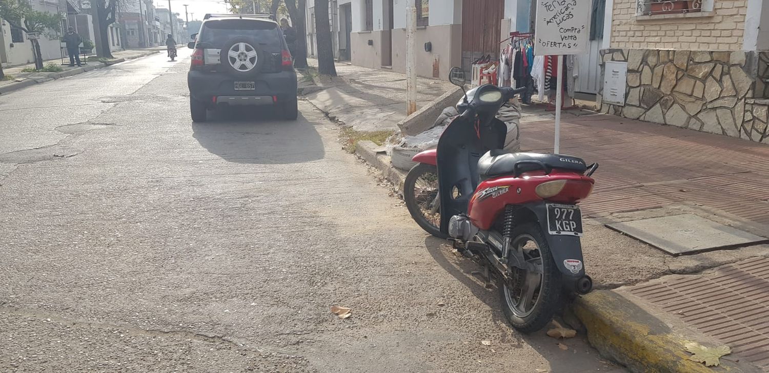 Una joven motociclista trasladada tras choque en 3 de Febrero y Almafuerte